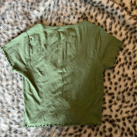 Cropped Basic Tee - Picture 4 of 4